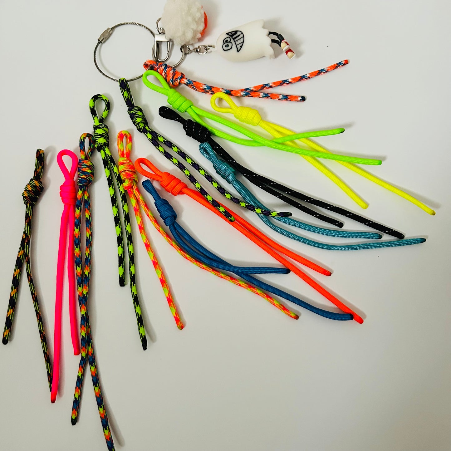 リングキーホルダー ネオンピンク